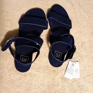 NWT Gap Sandles Size 7